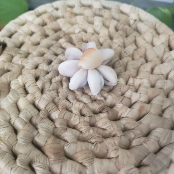 Woven Handing Basket with Lid - Picture 5 of 11